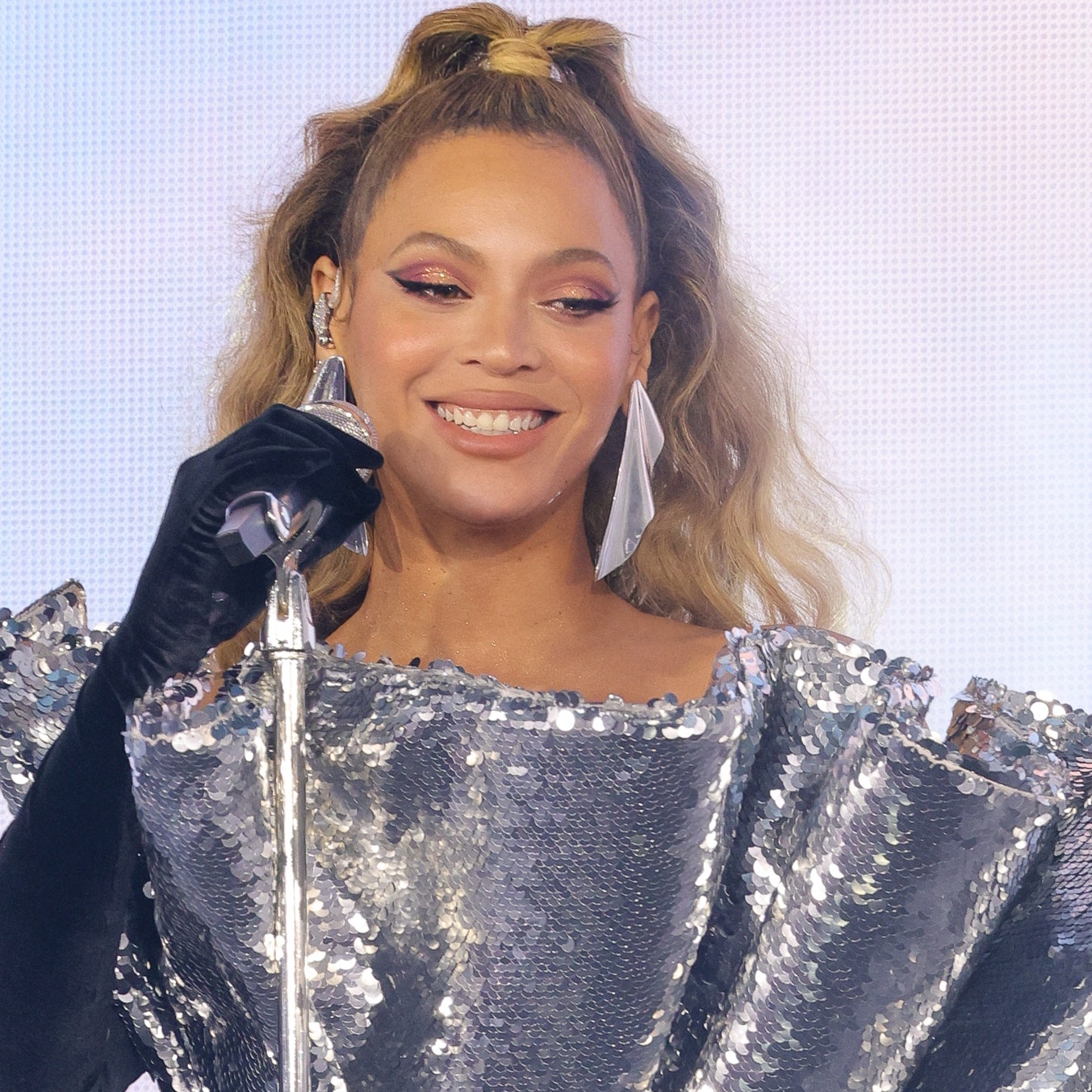 I Didn’t Know a Manicure Could be Blonde Until I Saw Beyoncé’s Nails